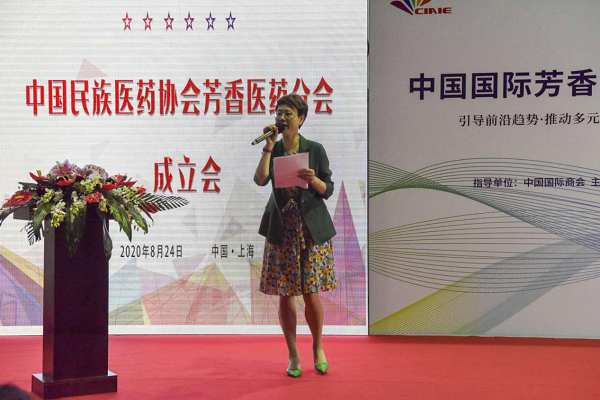 中国民族医药协会芳香医药分会秘书长张啸鸿致辞